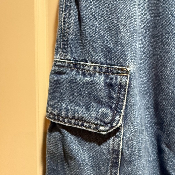 Levi's Classic Denim Cargo Pants - Picture 3 of 7